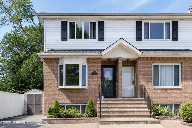 10 Olivia Ct, Staten Island, NY 10310