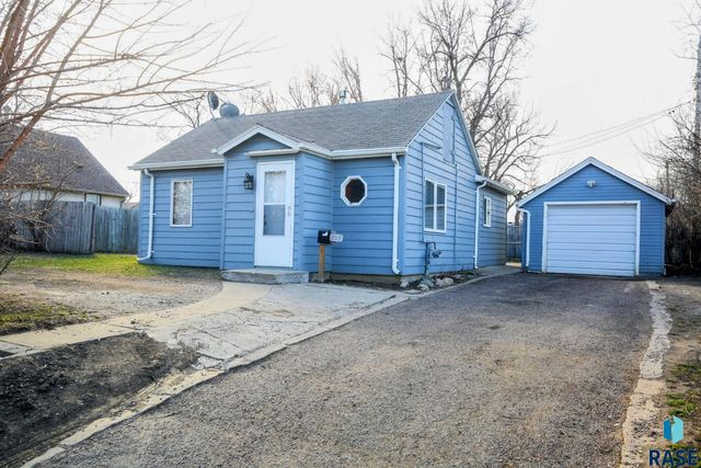 2113 E  6th St, Sioux Falls, SD 57103