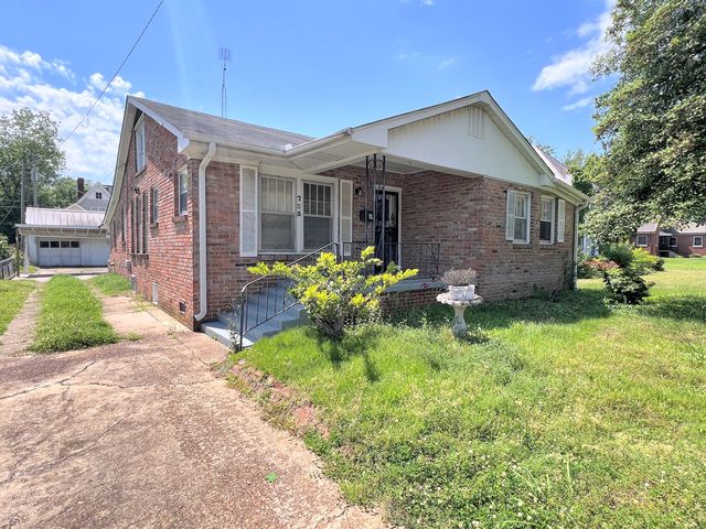 735 Prospect St, Florence, AL 35630