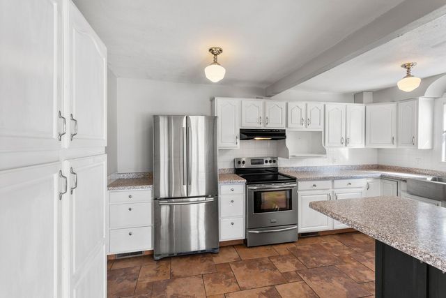 820 W  4th St, Appleton, WI 54914