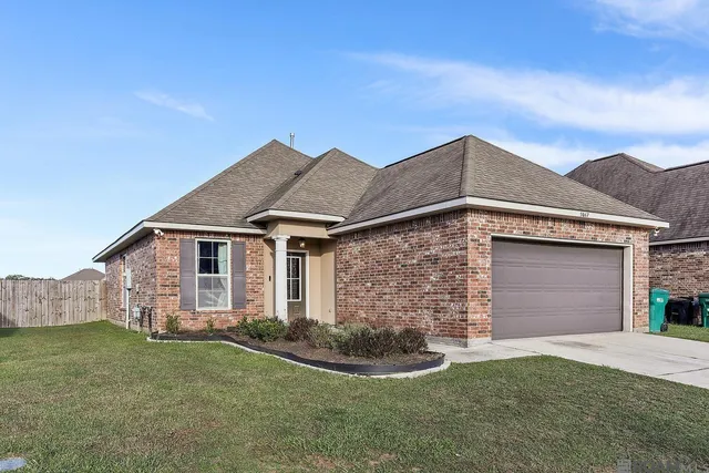 9067 Redwood Lake Blvd, Zachary, LA 70791