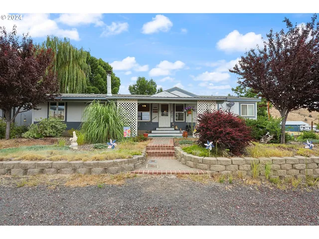 1206 N  US Highway 197, Maupin, OR 97037
