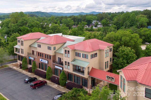 475 S  Church St #D, Hendersonville, NC 28792