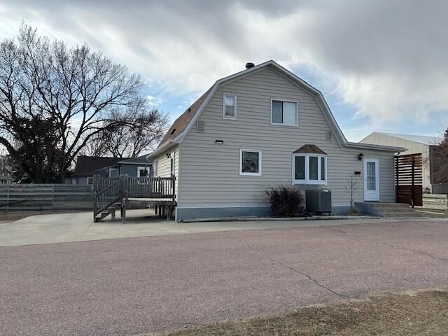 1017 W  7th Ave, Mitchell, SD 57301