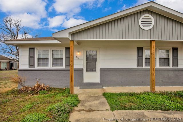1502 Tara Dr, Laurinburg, NC 28352