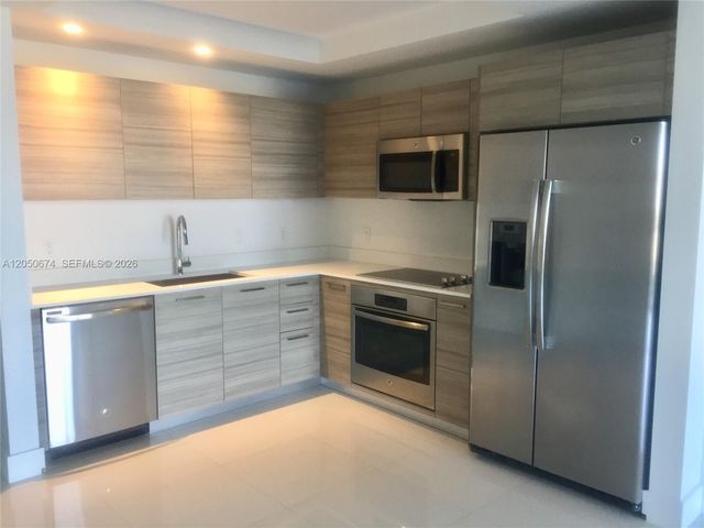 121 NE 34th St #912, Miami, FL 33137