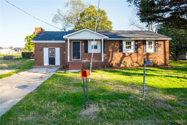 605 McInnis St, Pembroke, NC 28372