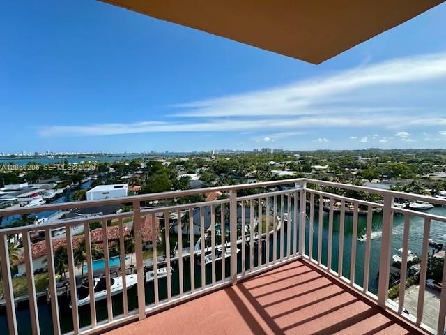 2450 NE 135th St #1005, North Miami, FL 33181