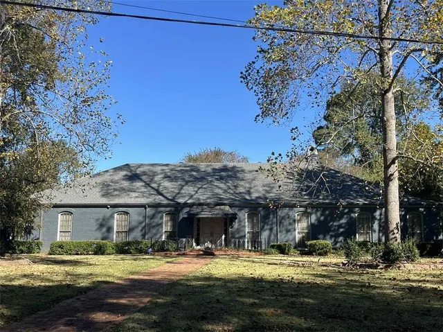 3803 Pecan Dr, Alexandria, LA 71302