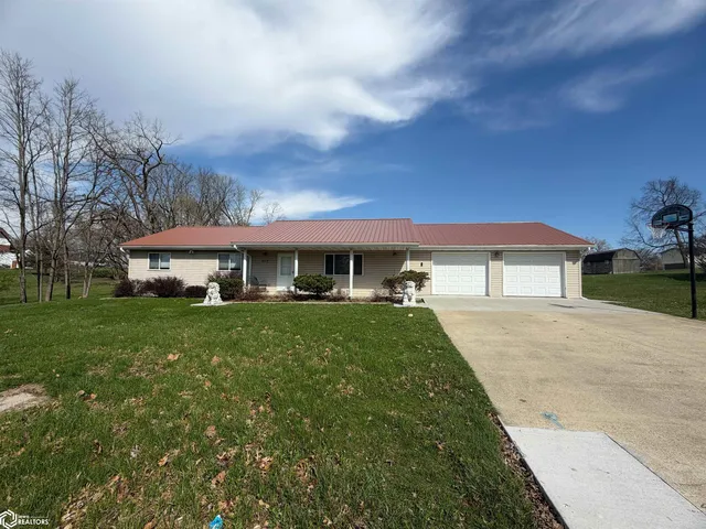 1617 S  15th St, Centerville, IA 52544