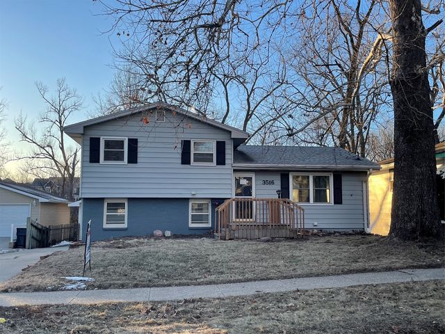 3516 Ashwood Dr, Urbandale, IA 50322