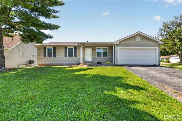 1 Hollow Tree Ct, Saint Peters, MO 63376