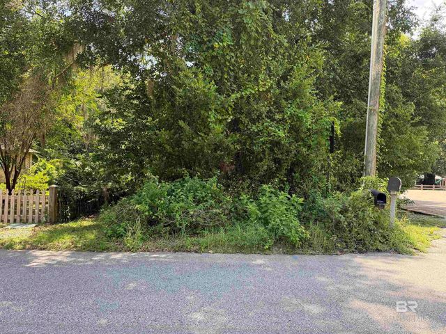 1407 Captain Oneal Dr, Daphne, AL 36526