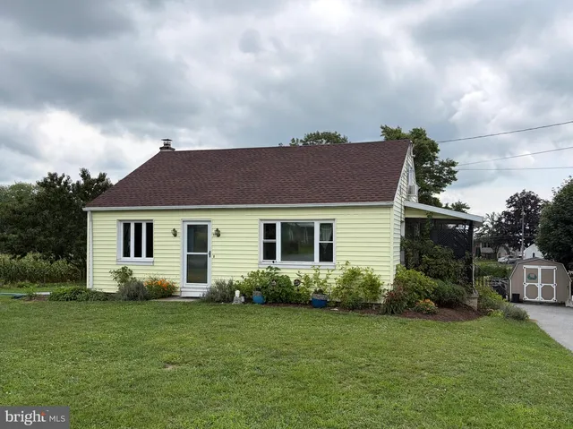 55 Larkspur Ln, Elizabethtown, PA 17022