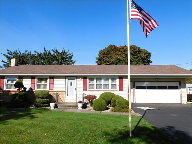 1386 Weiland Rd, Rochester, NY 14626