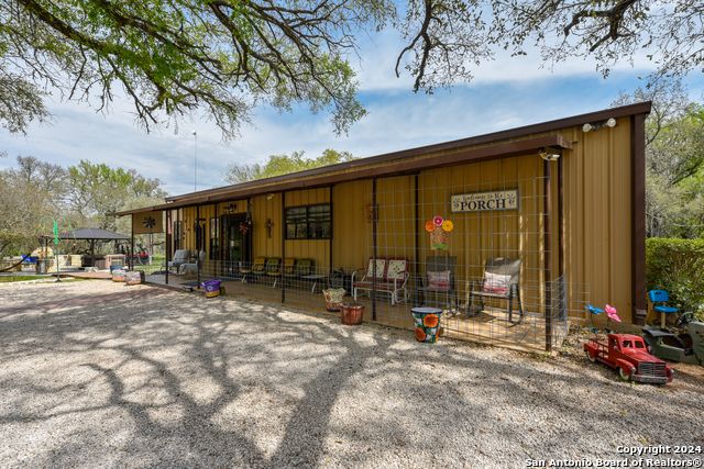 2044 CR 343, Hondo, TX 78861