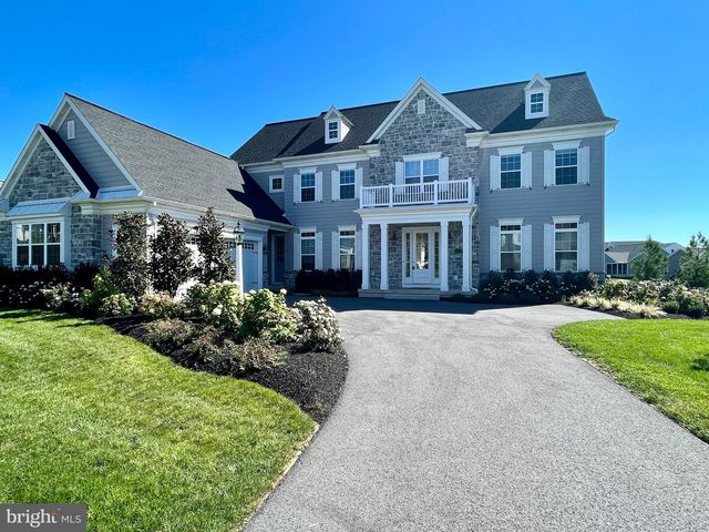 994 Valley Crossing Dr, Lititz, PA 17543
