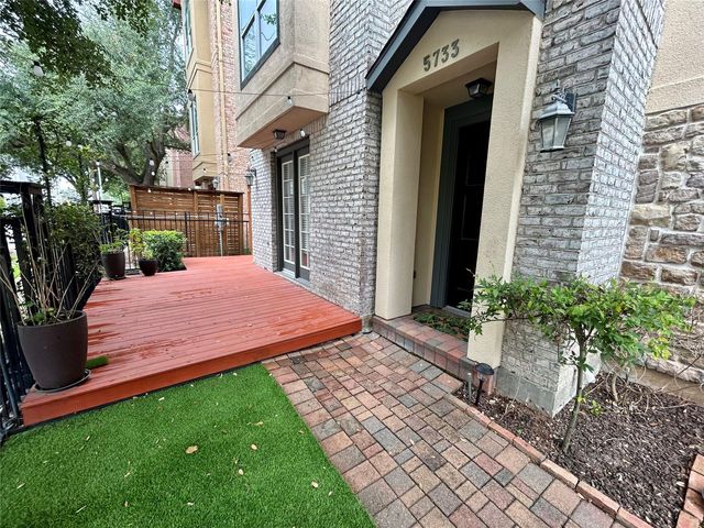 5733 Kansas St, Houston, TX 77007