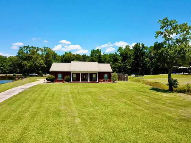 588 W  Lawrence Harris Hwy, Slocomb, AL 36375