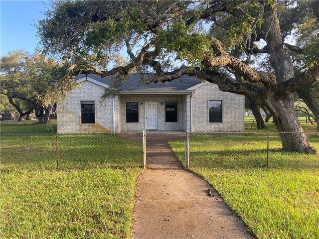 201 Old Schoolhouse Rd, Rockport, TX 78382