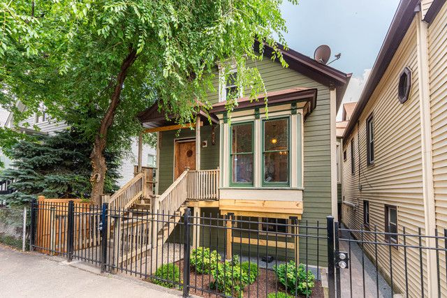 2735 W  Saint Georges Ct, Chicago, IL 60647