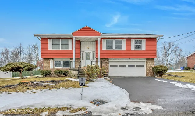 132 Cedarwood Dr, Wilkes Barre, PA 18702