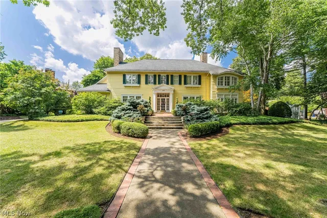 2469 Kenilworth Rd, Cleveland Heights, OH 44106