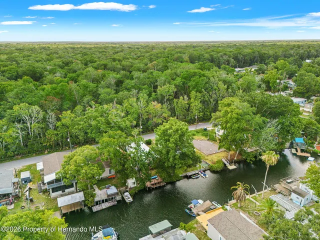 6380 Richard Dr, Weeki Wachee, FL 34607