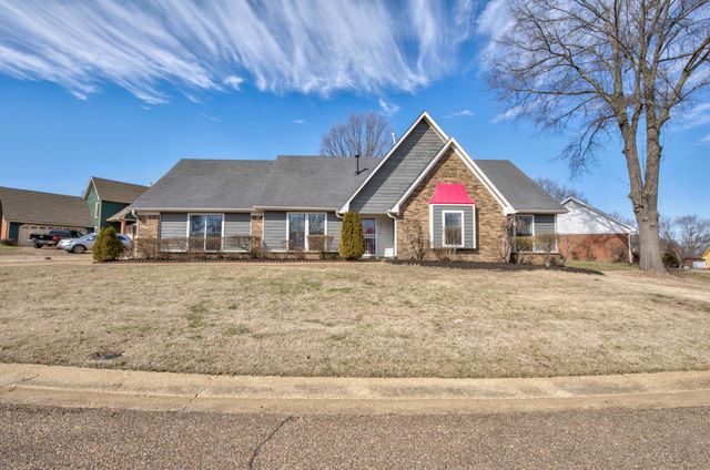 6770 Shoreline Cir, Memphis, TN 38141