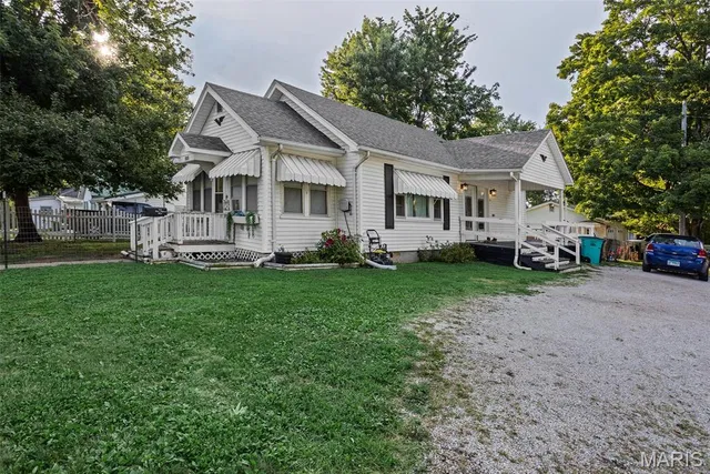 702 W  Jefferson St, Pittsfield, IL 62363