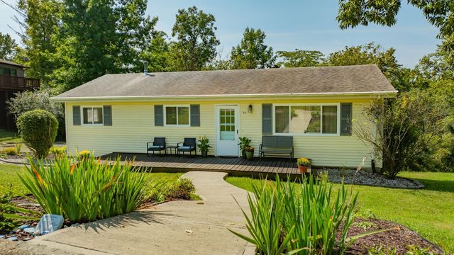 40 Canterbury Dr, Athens, OH 45701