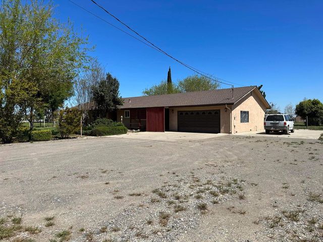 13680 Volta Rd, Los Banos, CA 93635