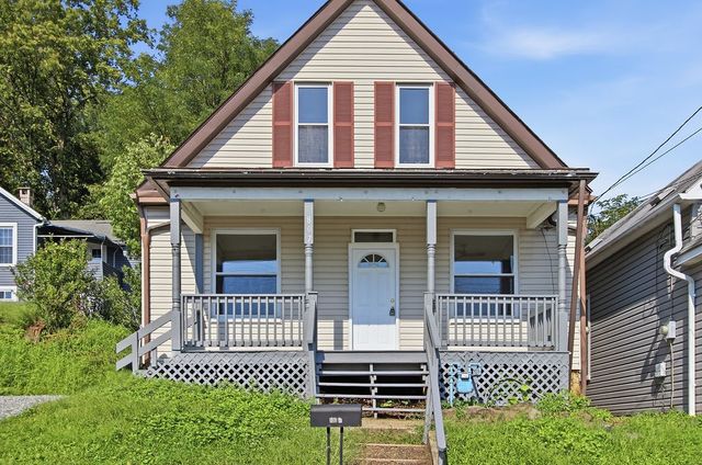 807 Maple Dr, White Oak, PA 15131