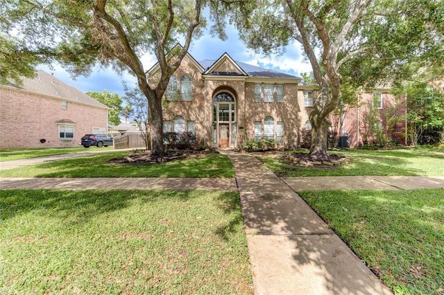 5007 Cambridge St, Sugar Land, TX 77479