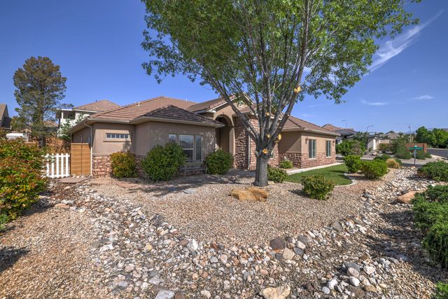 884 S  Five Sisters Dr, St George, UT 84790