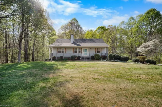 7598 Hampton Rd, Clemmons, NC 27012
