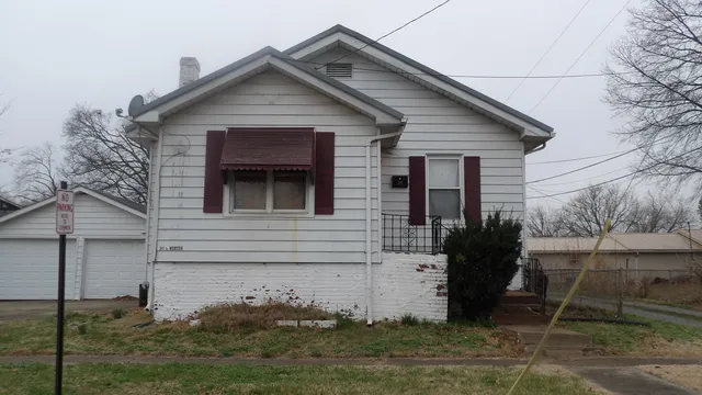 317 S  Webster St, Harrisburg, IL 62946