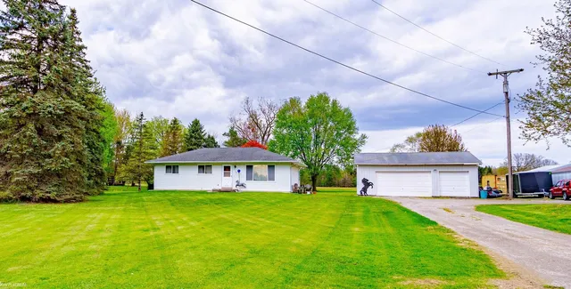 7160 Fred W Moore Hwy, Saint Clair, MI 48079