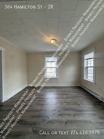 364 Hamilton St #2-R, Southbridge, MA 01550
