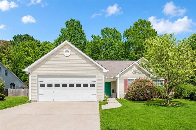 421 Arrowhatchee Dr, Winder, GA 30680