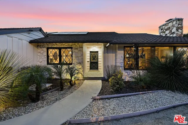 6213 S  Corning Ave, Los Angeles, CA 90056