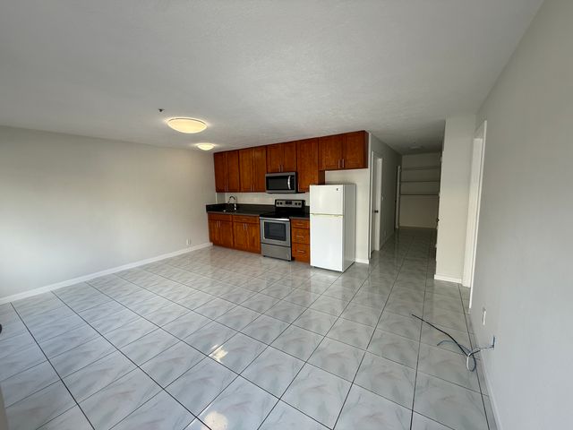 921 Emmeluth Ln, Honolulu, HI 96817
