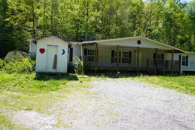 3142 Buffalo Creek Rd, Amherstdale, WV 25607