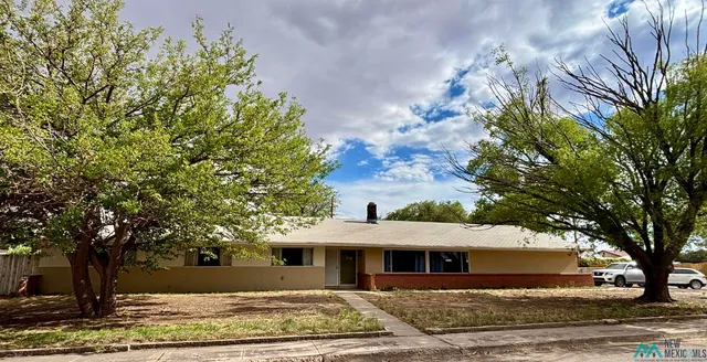805 Mount Taylor Ave, Grants, NM 87020