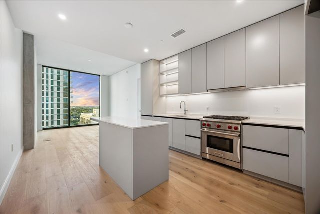 610 Davis St #2304, Austin, TX 78701