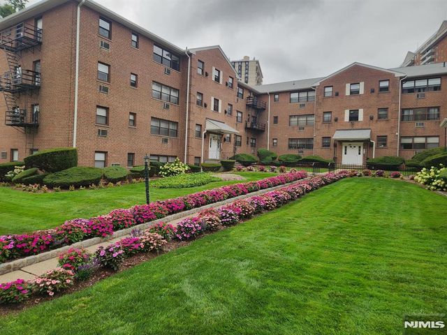 216 Prospect Ave #1C, Hackensack, NJ 07601