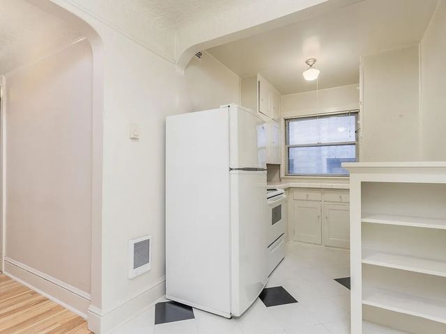 1929 NW Irving St #94f011cb9, Portland, OR 97209