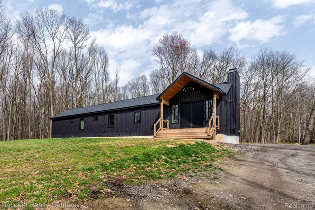 3170 Trillium Ln, Oxford, MI 48371