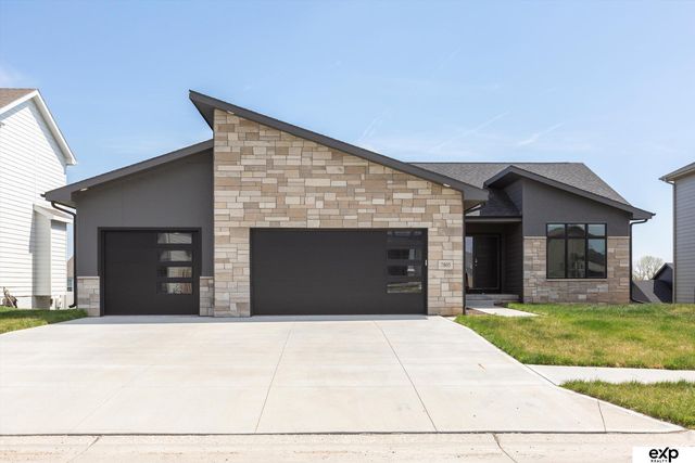 7805 S  199th St, Gretna, NE 68028