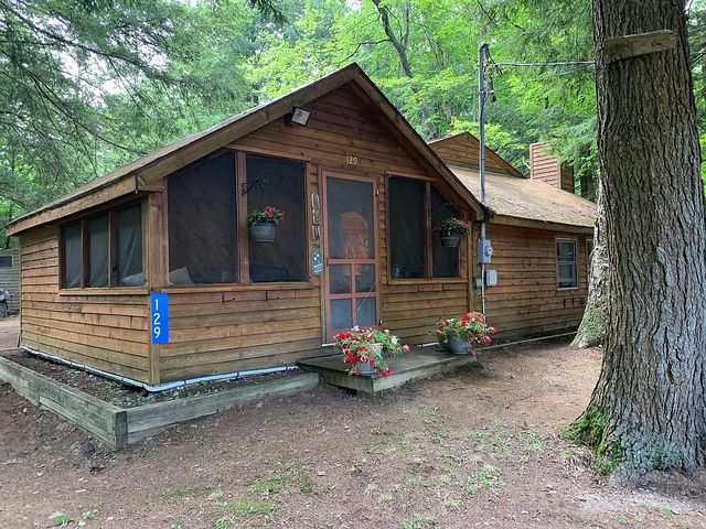 129 Crooked Trl, Middle Grove, NY 12850
